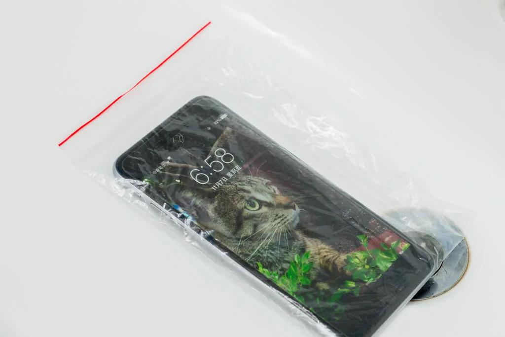 我的iPhone落水了 “关 脱 擦 吸 烘”五字口诀拯救你的落水3C