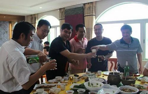 年底了!请远离丑陋酒桌文化和无效聚会