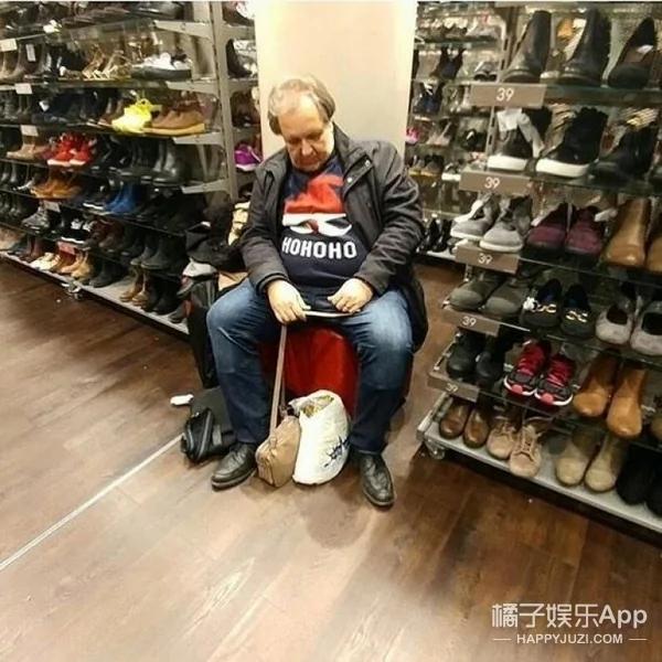 只有这个时候 所有男人们看起来都一样可怜