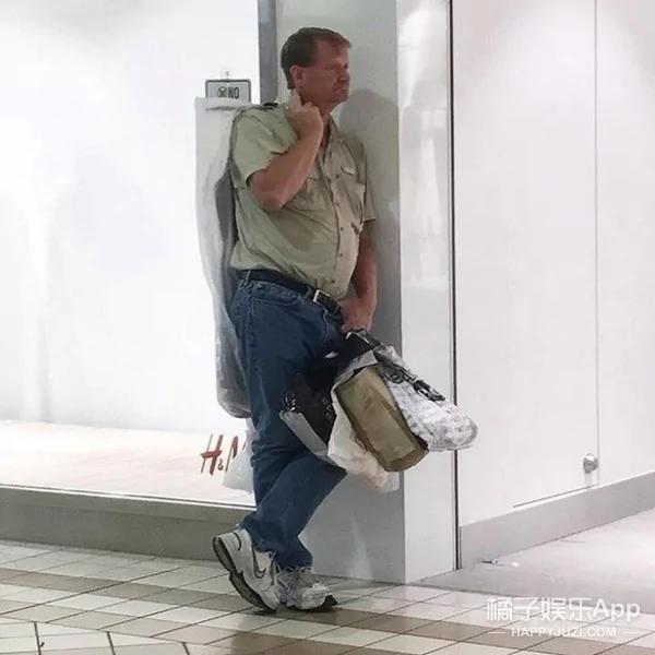 只有这个时候 所有男人们看起来都一样可怜