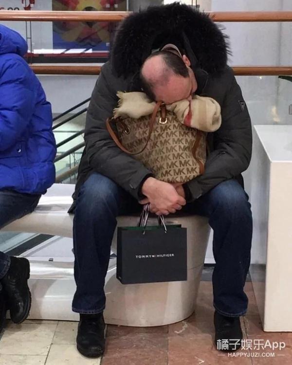 只有这个时候 所有男人们看起来都一样可怜