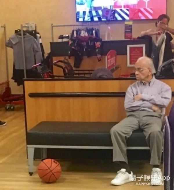 只有这个时候 所有男人们看起来都一样可怜