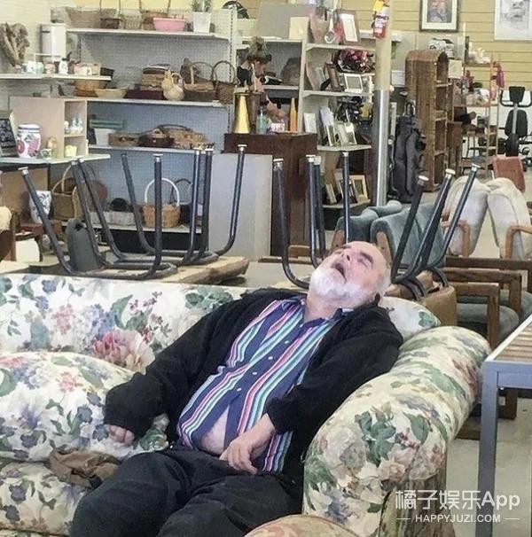 只有这个时候 所有男人们看起来都一样可怜