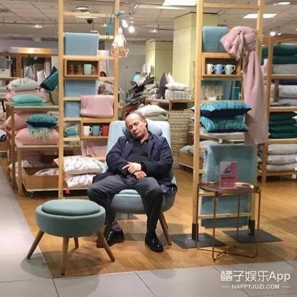 只有这个时候 所有男人们看起来都一样可怜