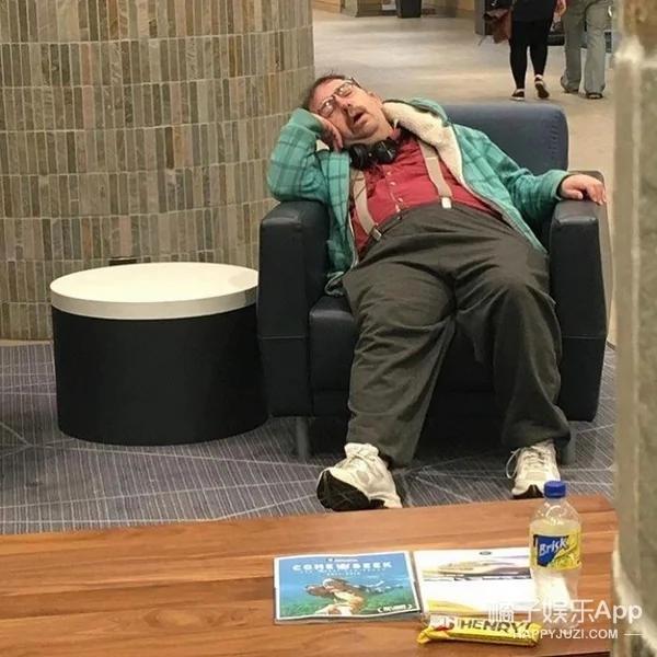 只有这个时候 所有男人们看起来都一样可怜