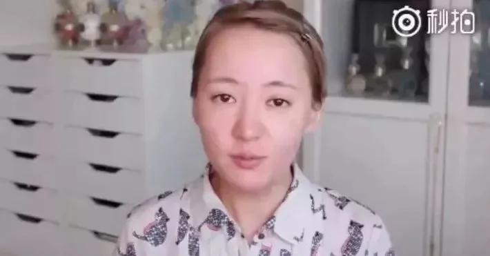 高人气网红化妆和不化妆的对比…堪比换头!