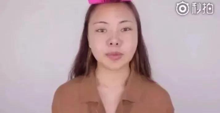 高人气网红化妆和不化妆的对比…堪比换头!