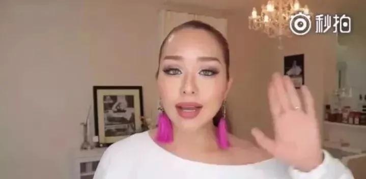 高人气网红化妆和不化妆的对比…堪比换头!