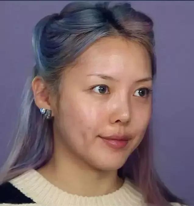 高人气网红化妆和不化妆的对比…堪比换头!
