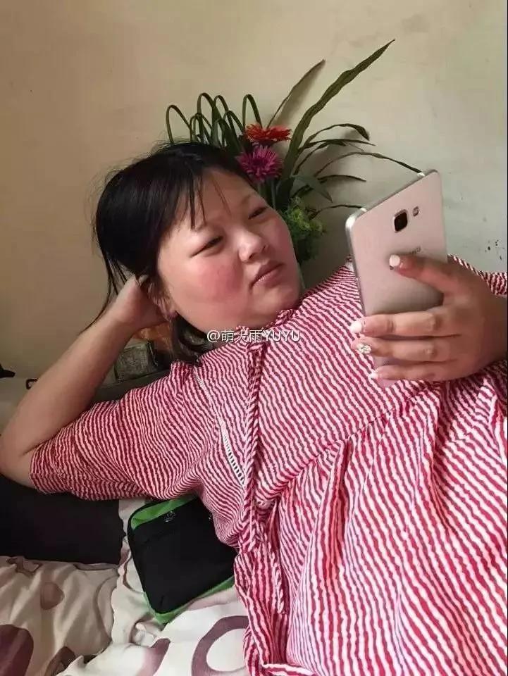 高人气网红化妆和不化妆的对比…堪比换头!
