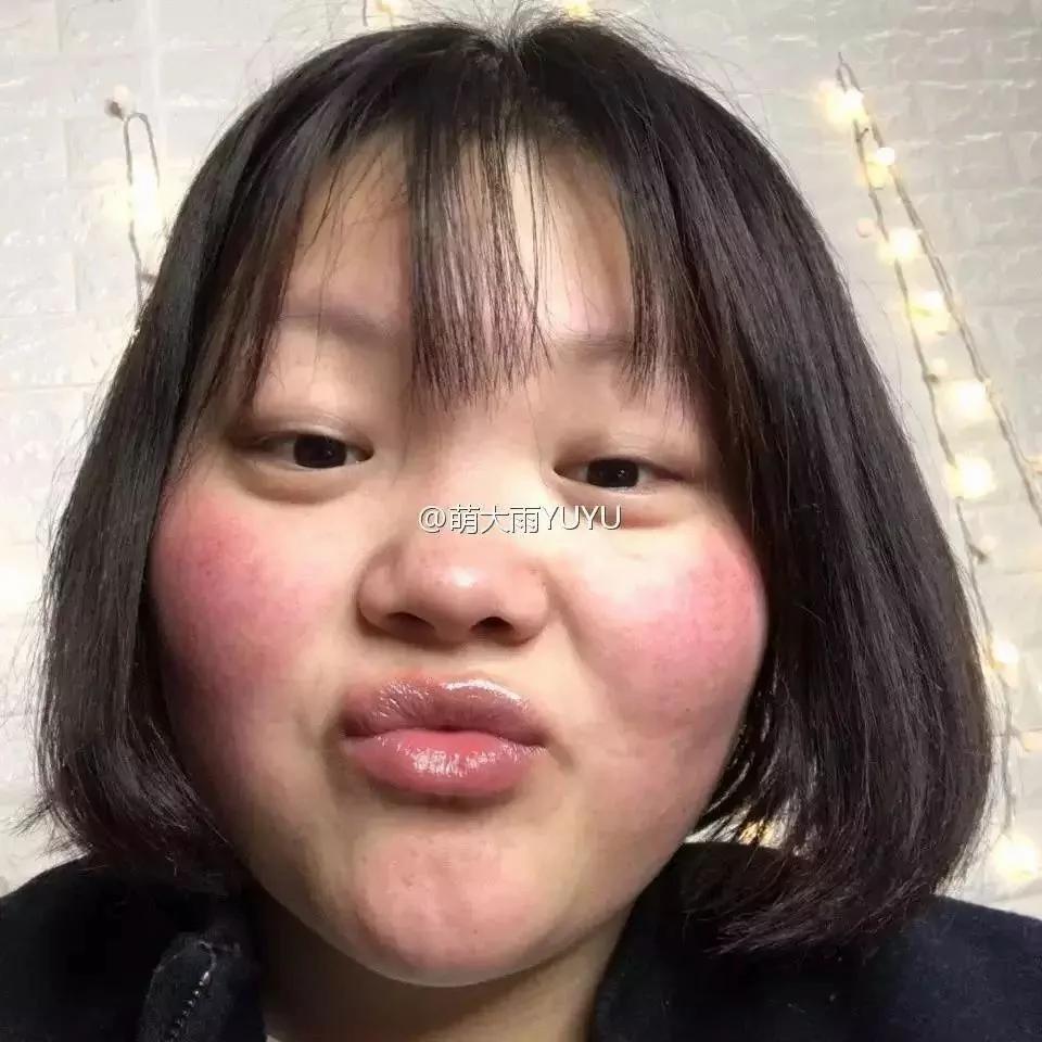高人气网红化妆和不化妆的对比…堪比换头!