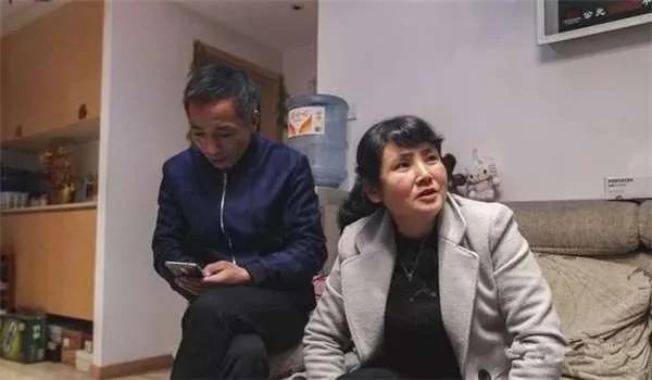 狠心抛下出生不久的女儿 却又希望日后能相认 22年后竟然如愿!