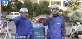 外卖小哥拨打电话又反复挂断 一条短信道出泪目真相