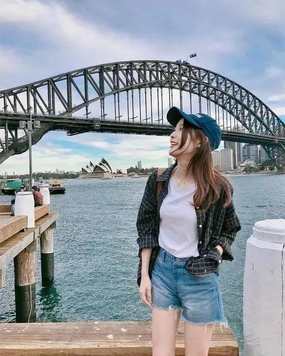 旅游街拍不会摆Pose?6招教你拍美照