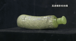 警惕!男童不经意玩这东西 20分钟眼珠被完全溶解