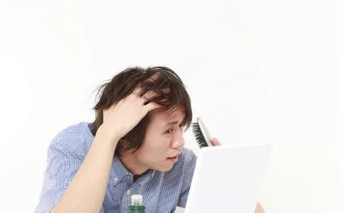 男人脱发原因有哪些 不良药物影响要注意