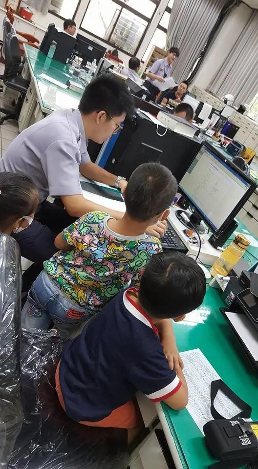5个小孩浩浩荡荡到派出所报案 竟然为了这件事