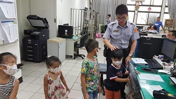 5个小孩浩浩荡荡到派出所报案 竟然为了这件事