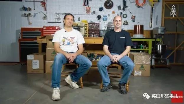 俩小哥发明液体屁 本是用来恶搞 却发现它不仅治懒癌 还对医疗有贡献
