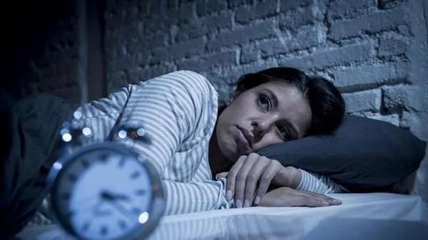 “不吃饭”和“不睡觉”哪种比较容易死掉 你绝对想像不到!