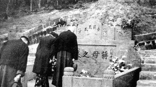 难逃厄运!蒋介石祖坟文革被毁 母遗骨被焚