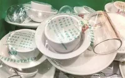 下馆子"开水烫碗"能杀菌?错了