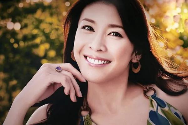 她喝了一个月的醋 皮肤光滑 头发乌黑亮丽 简直变了一个人!