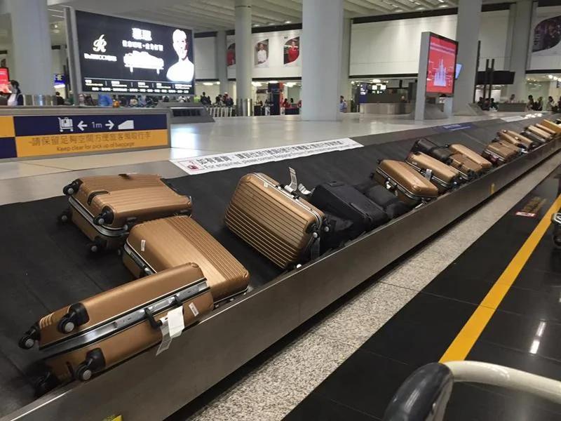 只要用这简单2招让你“一下飞机就拿到行李”!