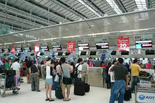 只要用这简单2招让你“一下飞机就拿到行李”!