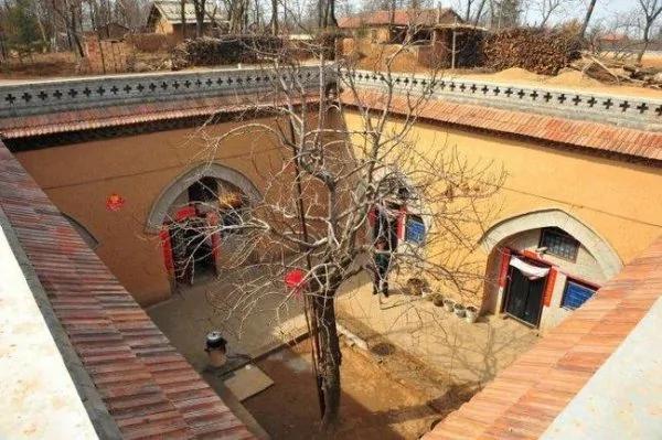 中国三大奇村:一个在地下生活四千年、一个在天上、一个无人敢住!