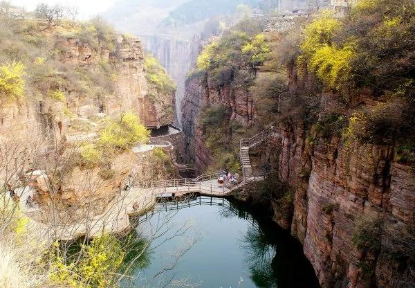 中国三大奇村:一个在地下生活四千年、一个在天上、一个无人敢住!
