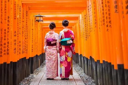 日本女人和服后面的小包包是干啥用的?