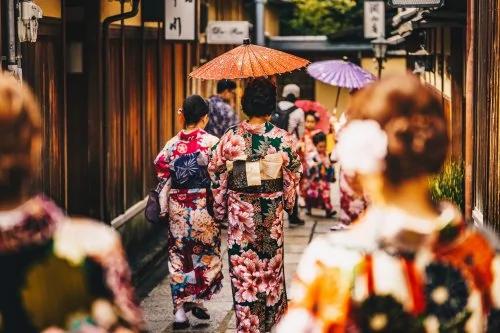 日本女人和服后面的小包包是干啥用的?