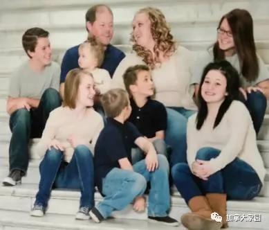 爸爸意外昏迷 2岁女儿救了他一命!