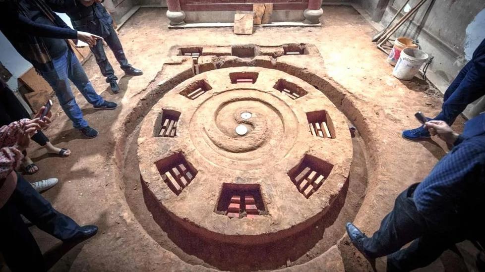 福建百年古厝地板下挖出"八卦阵"