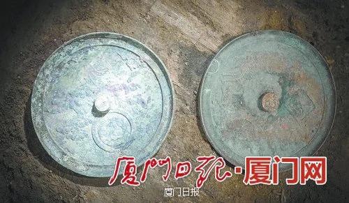 福建百年古厝地板下挖出"八卦阵"