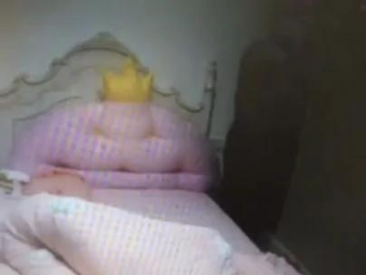 杭州姑娘打开卧室衣柜 1米8壮汉大喊:不要碰我!接下来一幕哭笑不得