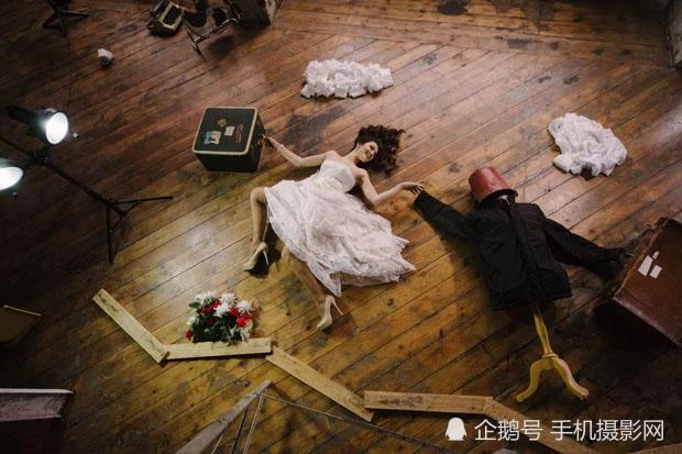 丈夫太忙没时间 妻子一个人拍了组创意的婚纱照!