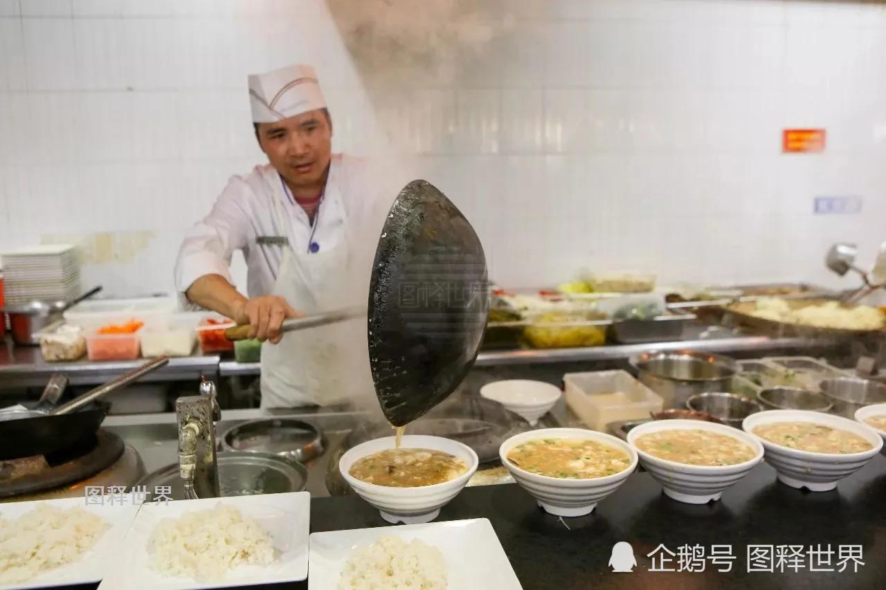 大学食堂师傅“请假条”火了 内容让人看了泪目