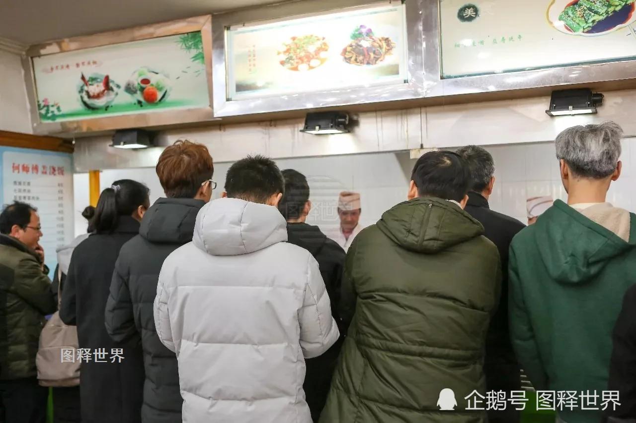 大学食堂师傅“请假条”火了 内容让人看了泪目