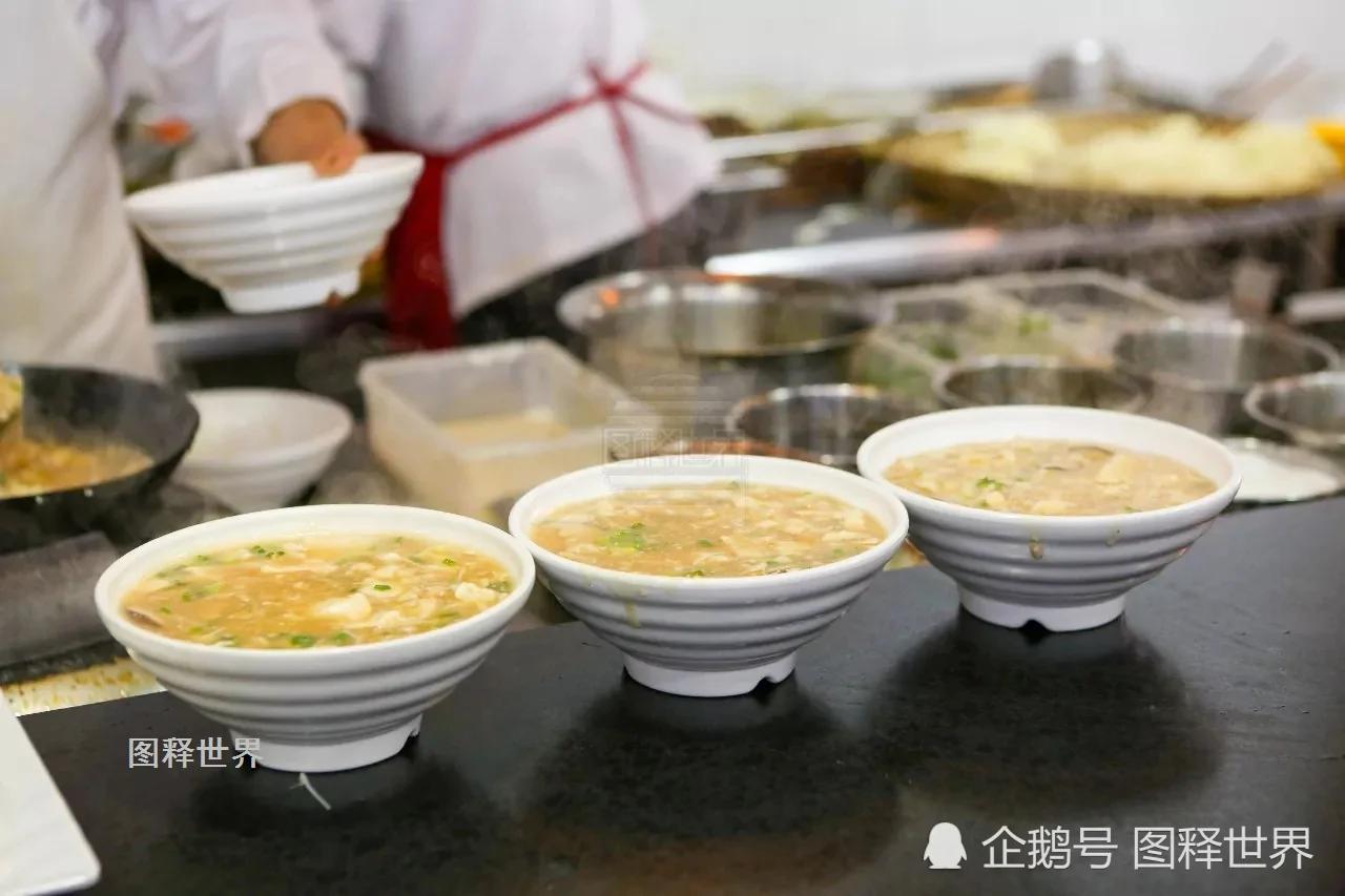 大学食堂师傅“请假条”火了 内容让人看了泪目