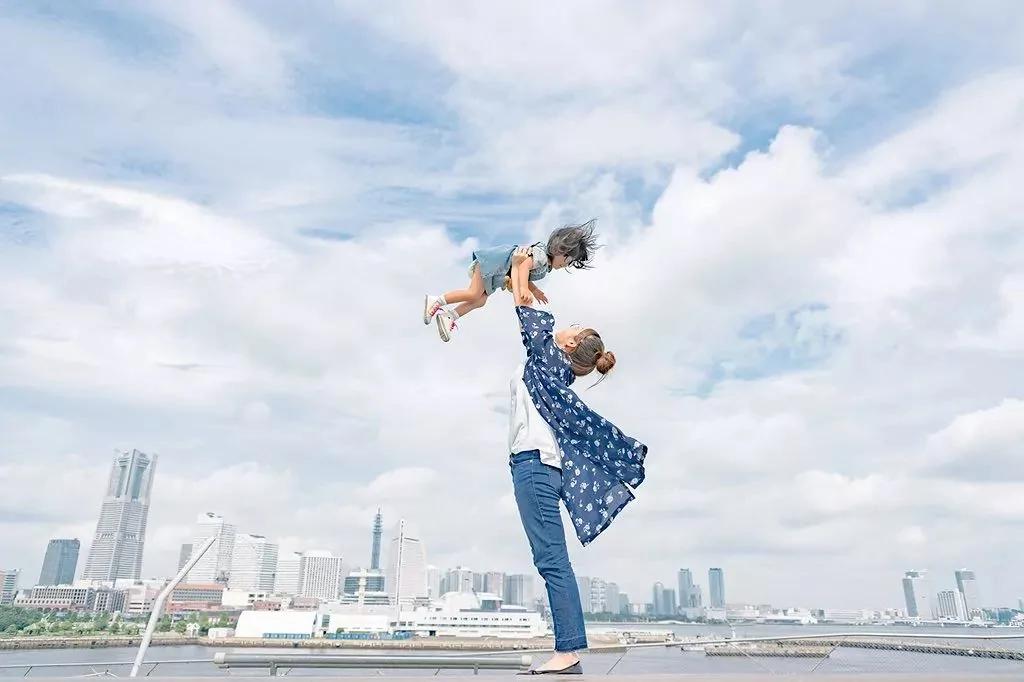 日本一爸爸拍摄了妻子和女儿的互动瞬间 火了!