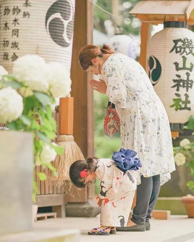 日本一爸爸拍摄了妻子和女儿的互动瞬间 火了!