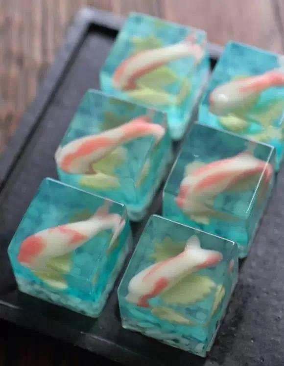 日本东京一间1平大的小店 只卖2种商品 却创3亿收入!靠的是…