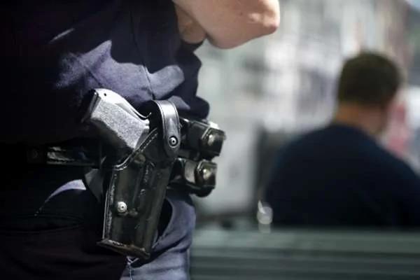 勇警看到窃贼开车上人行道 击毙而被告上法院 他霸气表示:“再一次还是会开枪!”