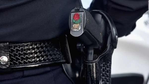 勇警看到窃贼开车上人行道 击毙而被告上法院 他霸气表示:“再一次还是会开枪!”