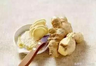 用茶水姜水洗头好?这些偏方 用对才有效