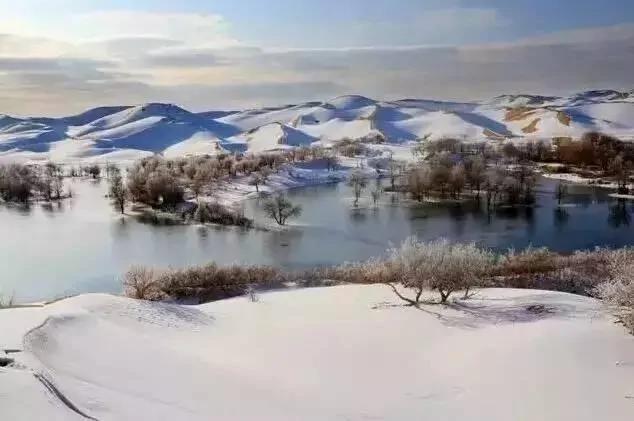 新疆的沙漠下雪了 这才叫"冰与火之歌"