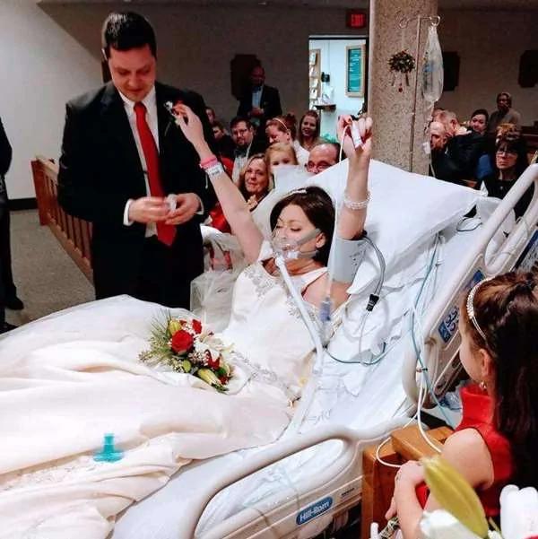 终于嫁给你了!癌症新嫁娘完成婚礼开心欢呼 然后安详离世!