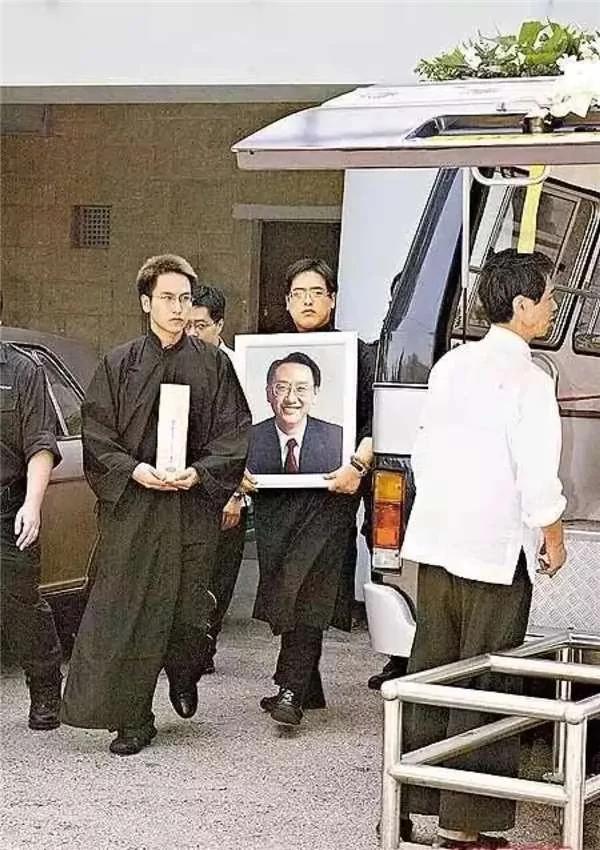 15岁玩股票、17岁开始工作、21岁掌管家族企业 这位身家百亿的富二代与众不同!